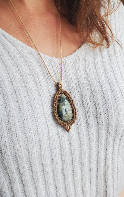 Collection Héritage 🌿 — Collier pendentif Pierre naturelle - pièce unique