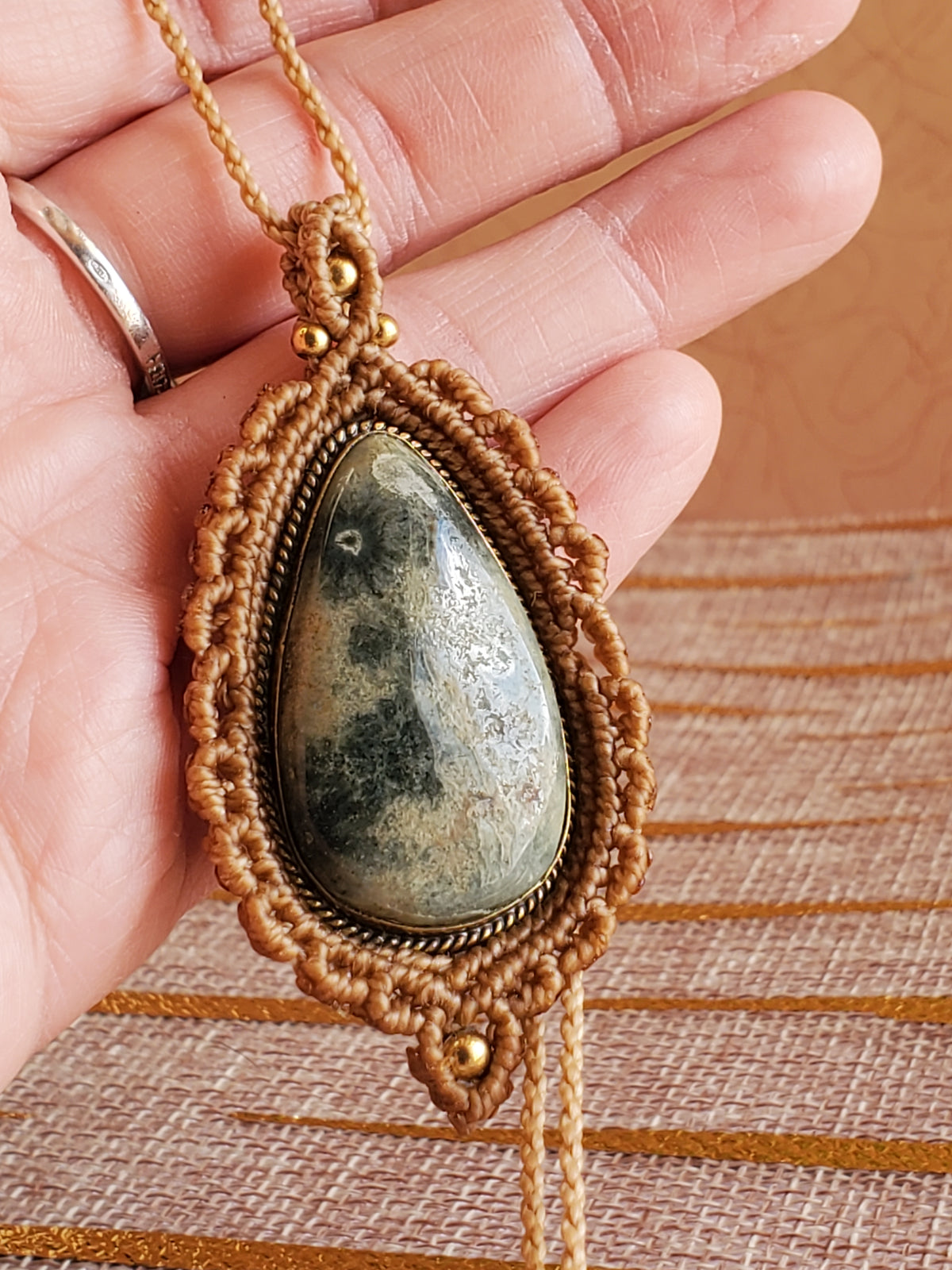 Collection Héritage 🌿 — Collier pendentif Pierre naturelle - pièce unique