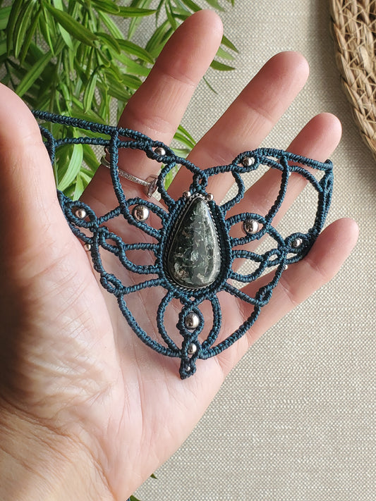 Collection Héritage 🌿 — Collier plastron - "Séraphinite" pièce unique d’exception