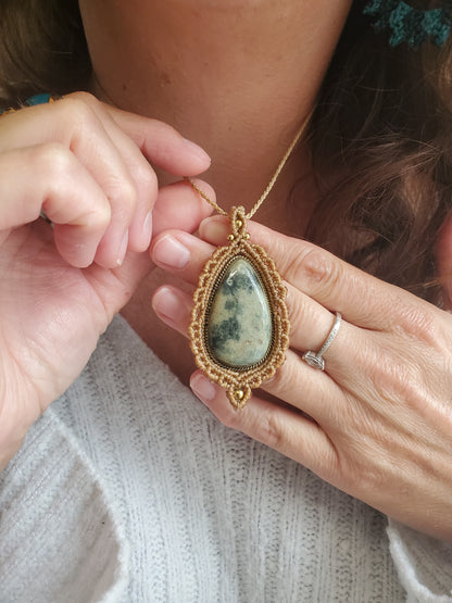 Collection Héritage 🌿 — Collier pendentif Pierre naturelle - pièce unique