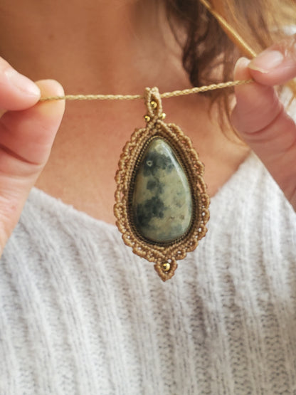 Collection Héritage 🌿 — Collier pendentif Pierre naturelle - pièce unique