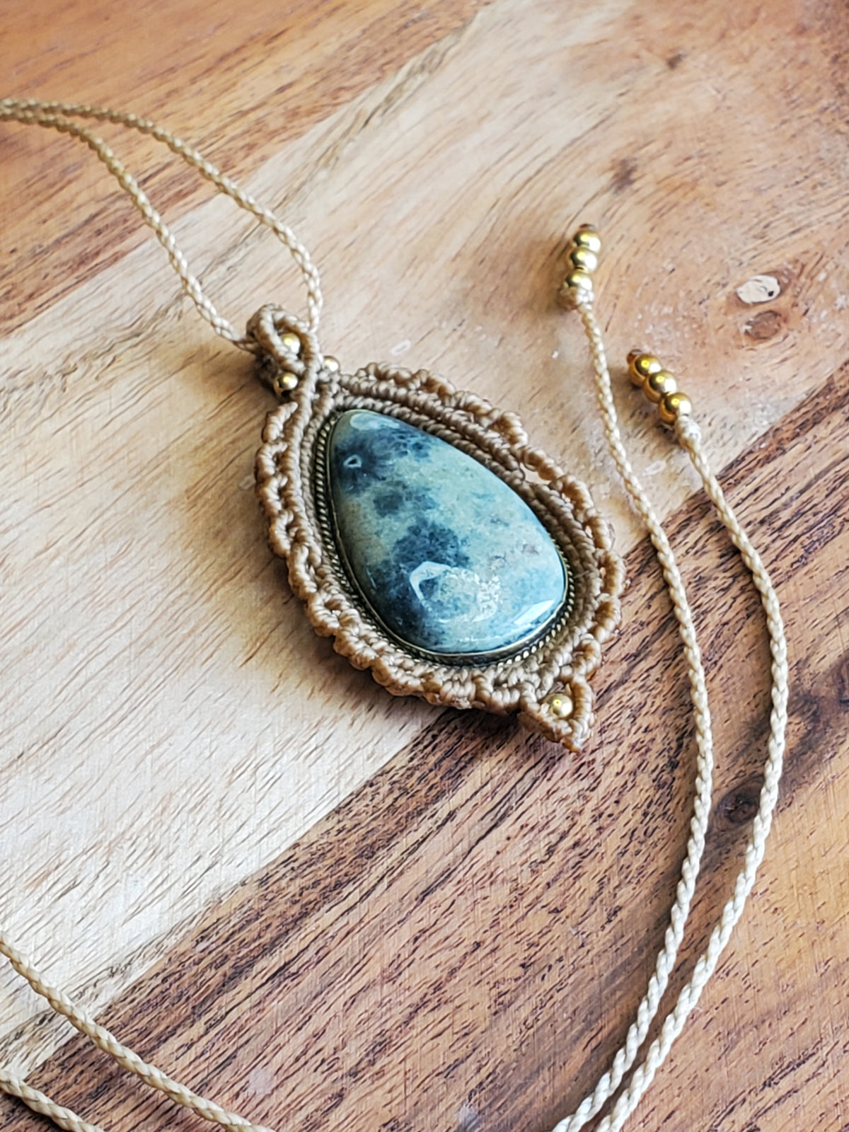 Collection Héritage 🌿 — Collier pendentif Pierre naturelle - pièce unique