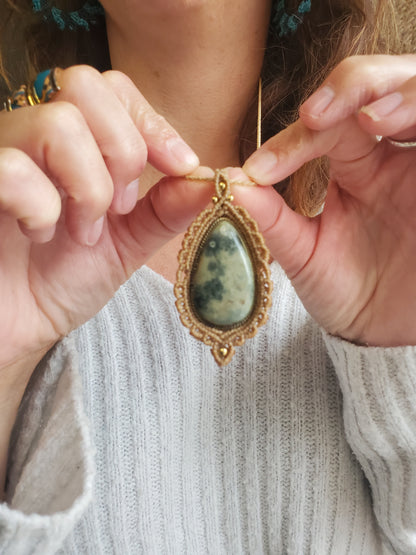 Collection Héritage 🌿 — Collier pendentif Pierre naturelle - pièce unique