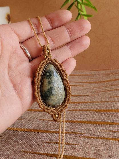 Collection Héritage 🌿 — Collier pendentif Pierre naturelle - pièce unique